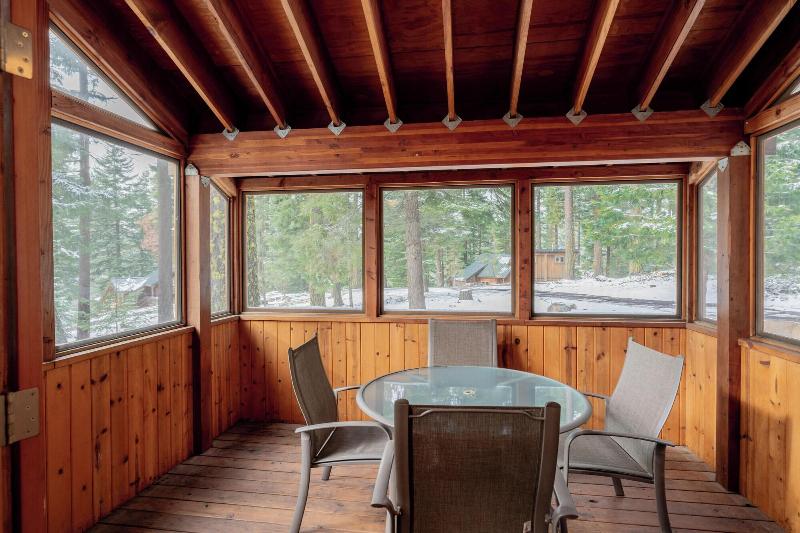 Green Springs Inn & Cabins image