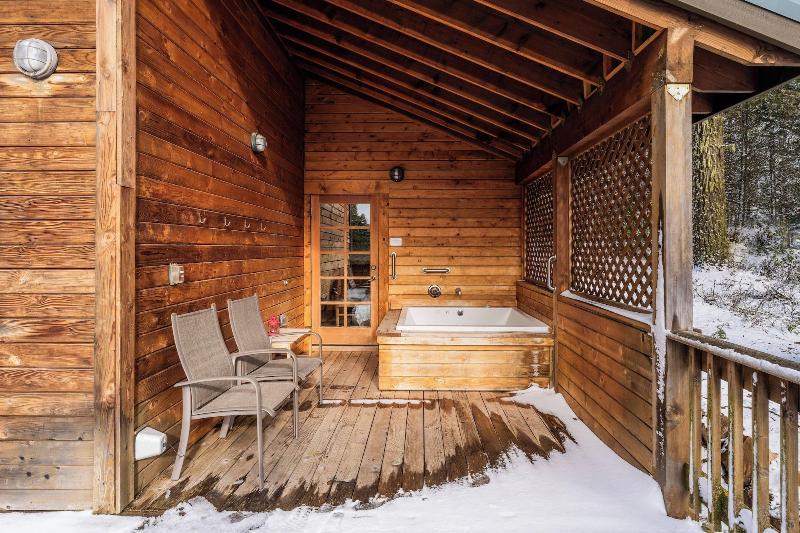 Green Springs Inn & Cabins image