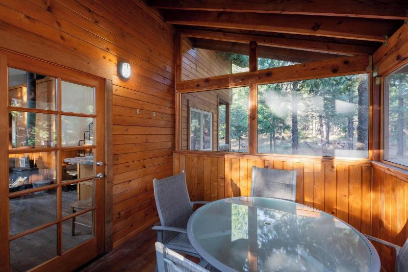Green Springs Inn & Cabins image