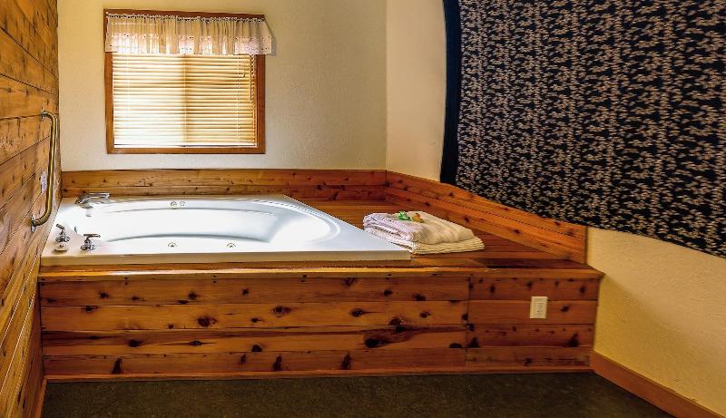 Green Springs Inn & Cabins image