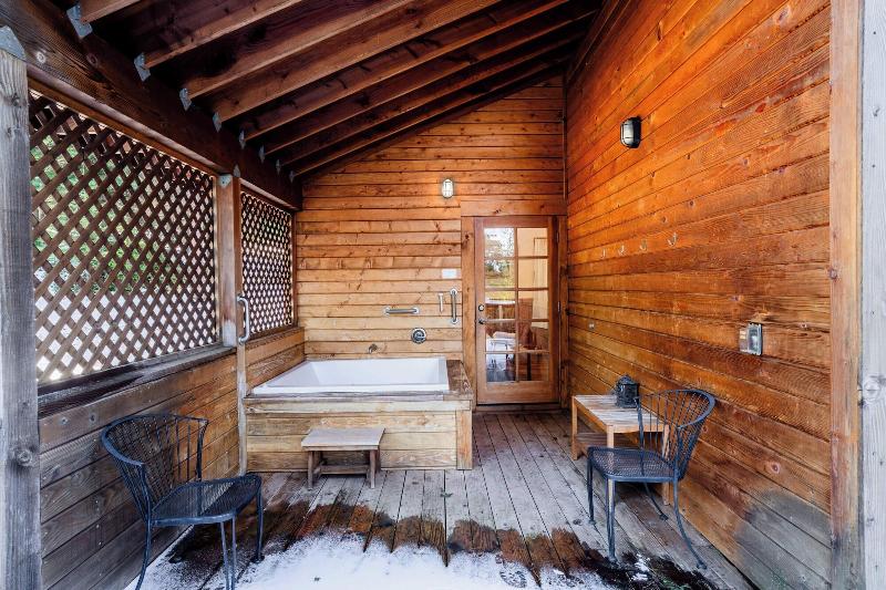 Green Springs Inn & Cabins image