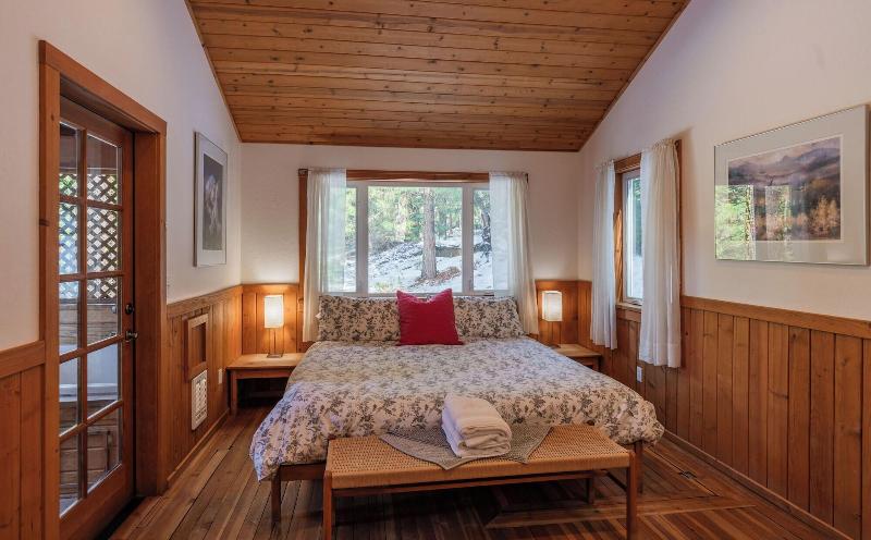 Green Springs Inn & Cabins image