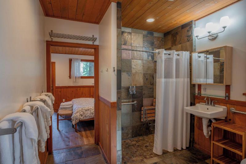 Green Springs Inn & Cabins image
