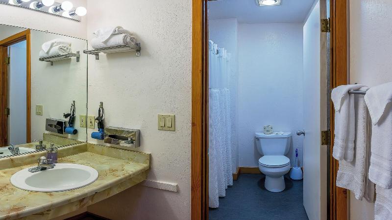 Green Springs Inn & Cabins image