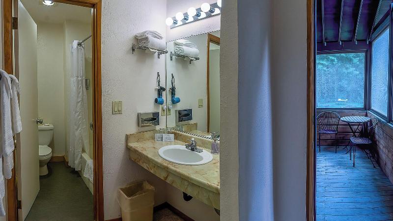 Green Springs Inn & Cabins image