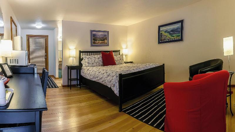 Green Springs Inn & Cabins image