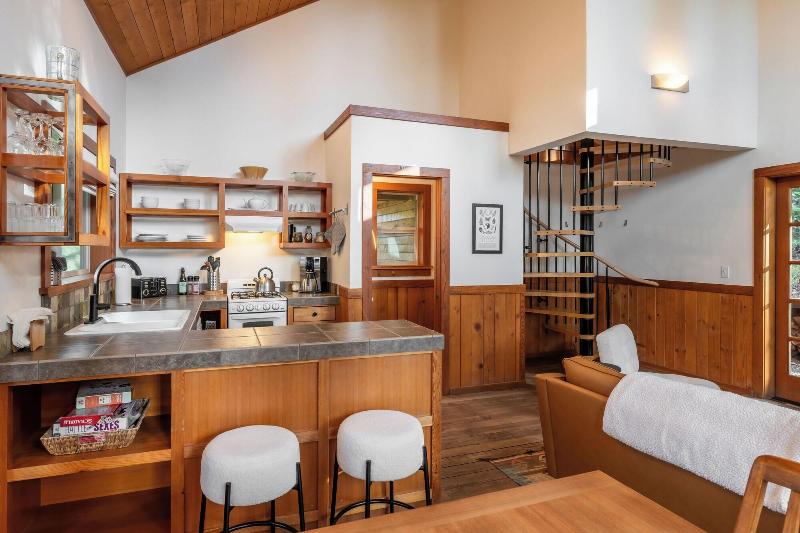 Green Springs Inn & Cabins image