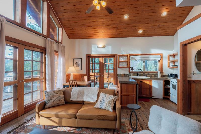 Green Springs Inn & Cabins image