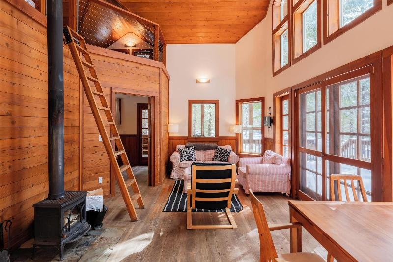 Green Springs Inn & Cabins image