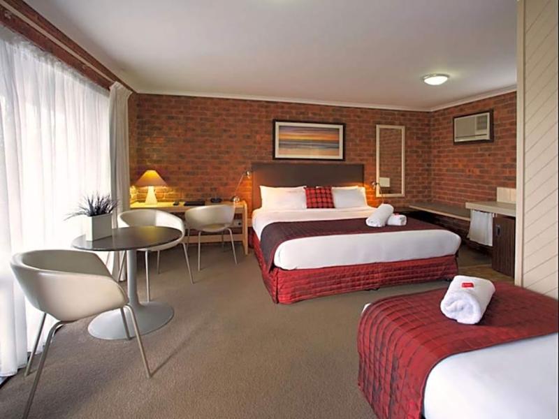 Admiral Motel image