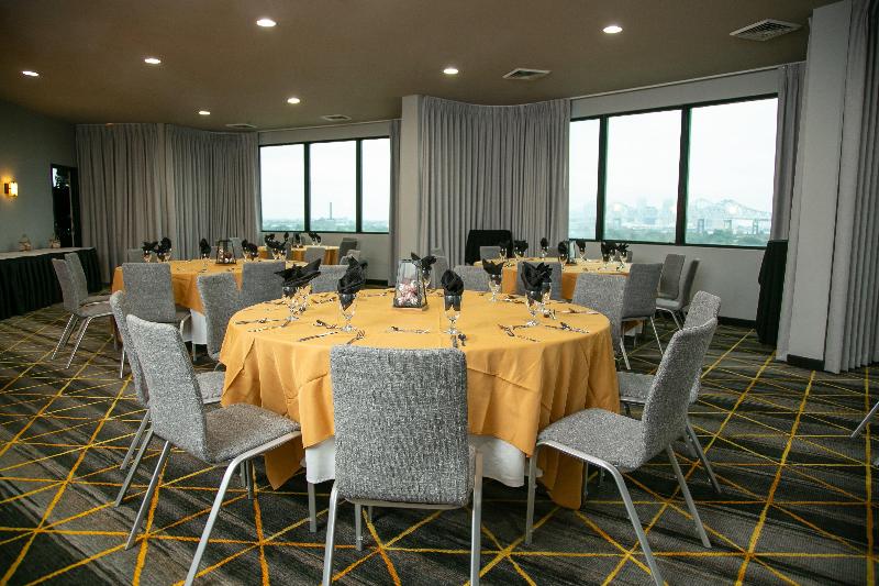 Holiday Inn New Orleans West Bank Tower image