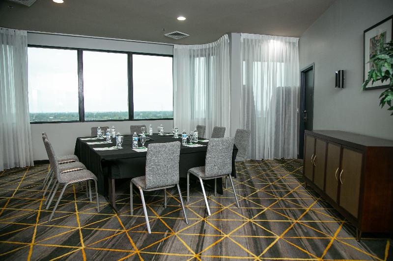 Holiday Inn New Orleans West Bank Tower image