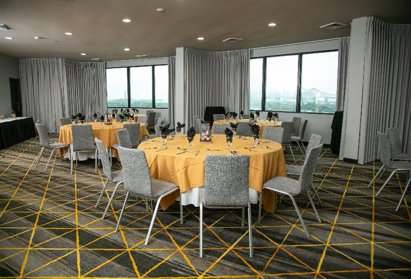 Holiday Inn New Orleans West Bank Tower image