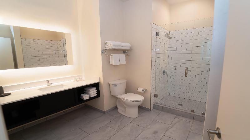 Holiday Inn New Orleans West Bank Tower image