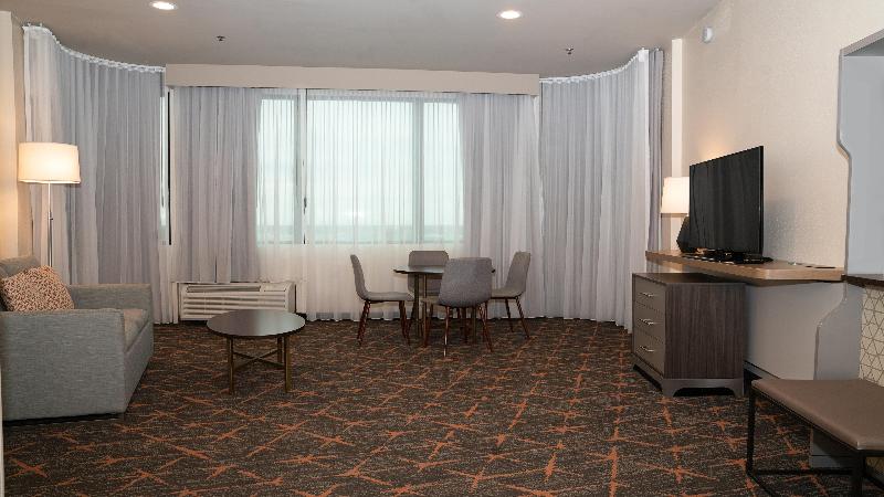 Holiday Inn New Orleans West Bank Tower image