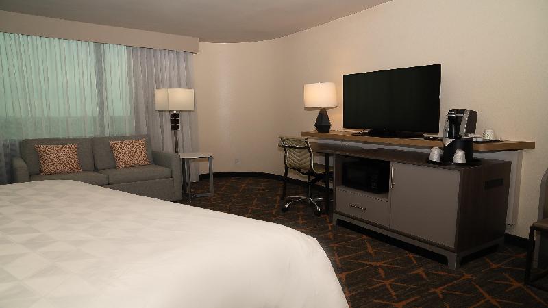 Holiday Inn New Orleans West Bank Tower image