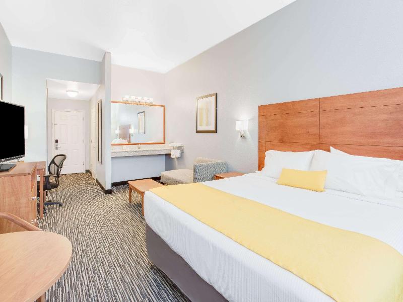 Ramada by Wyndham Marina image