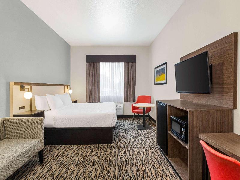 Ramada by Wyndham Marina image
