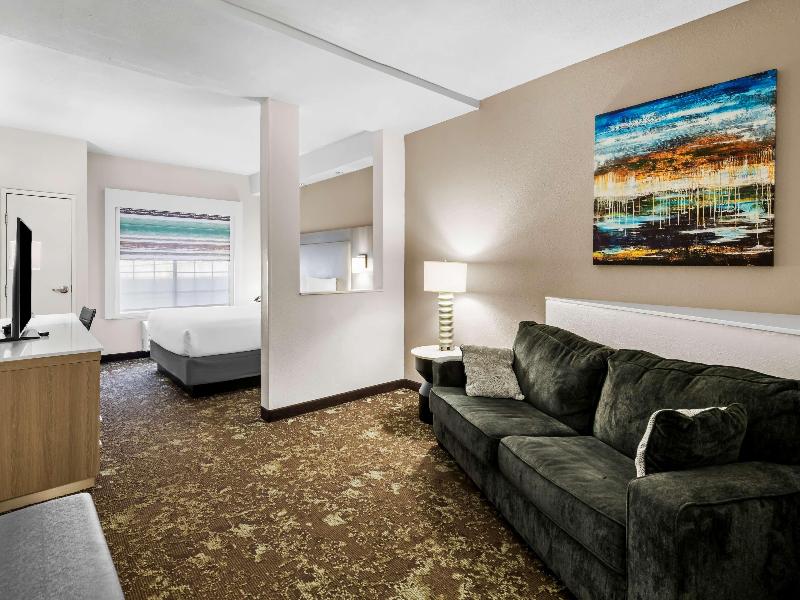 Best Western Worlds of Fun Inn & Suites image