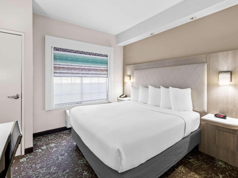 Best Western Worlds of Fun Inn & Suites image
