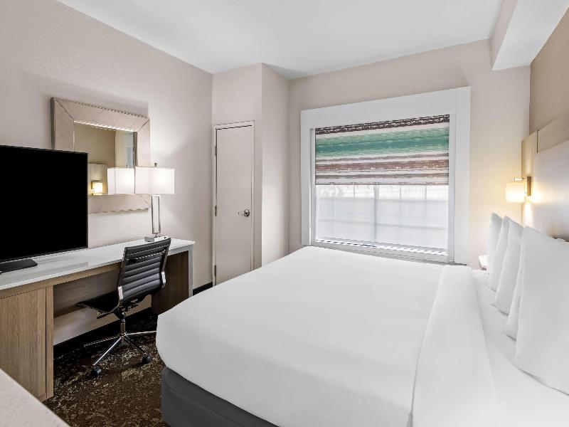 Best Western Worlds of Fun Inn & Suites image