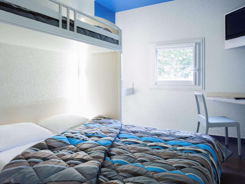 Kyriad Direct Martigues image