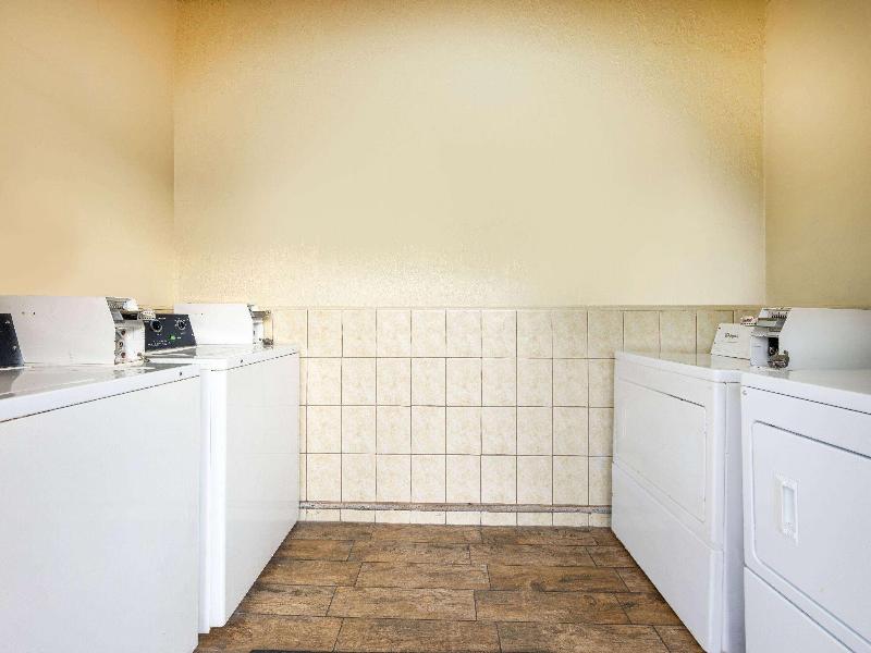 Travelodge by Wyndham Florida City/Homestead image