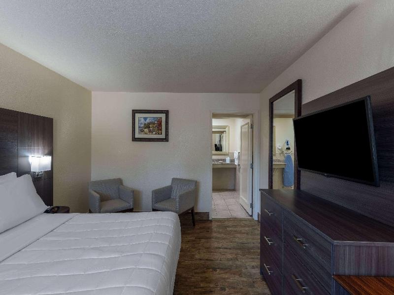 Travelodge by Wyndham Florida City/Homestead image