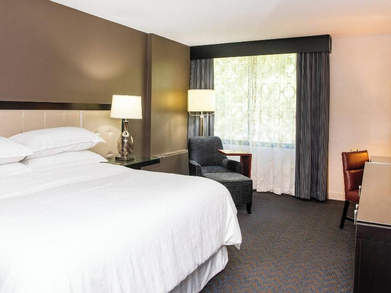 DOUBLE CLUB KING BED — photo 11