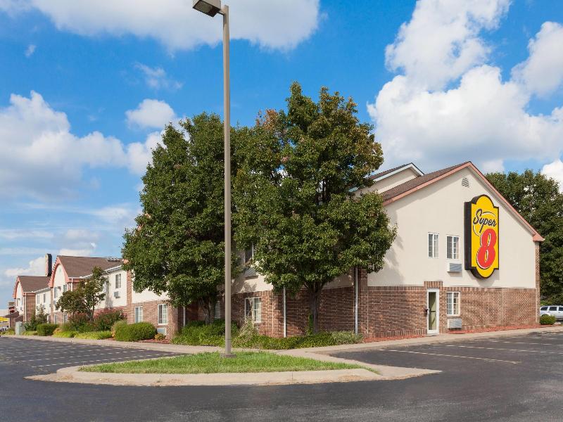 Super 8 by Wyndham Carthage image