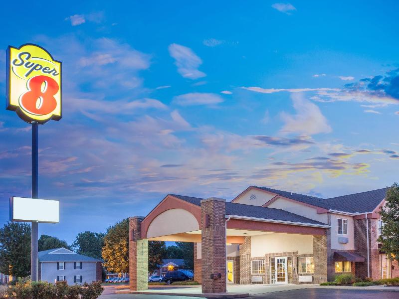 Super 8 by Wyndham Carthage image