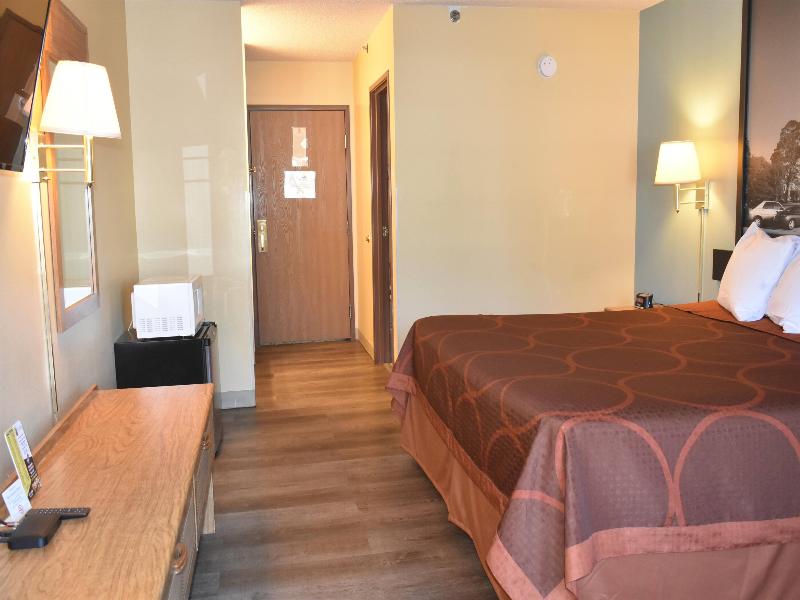Super 8 by Wyndham Carthage image