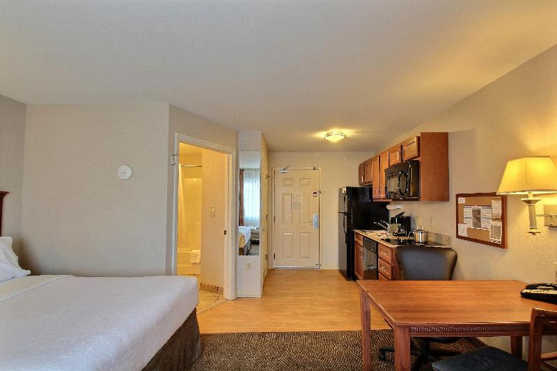 Candlewood Suites Milwaukee Airport photo 20