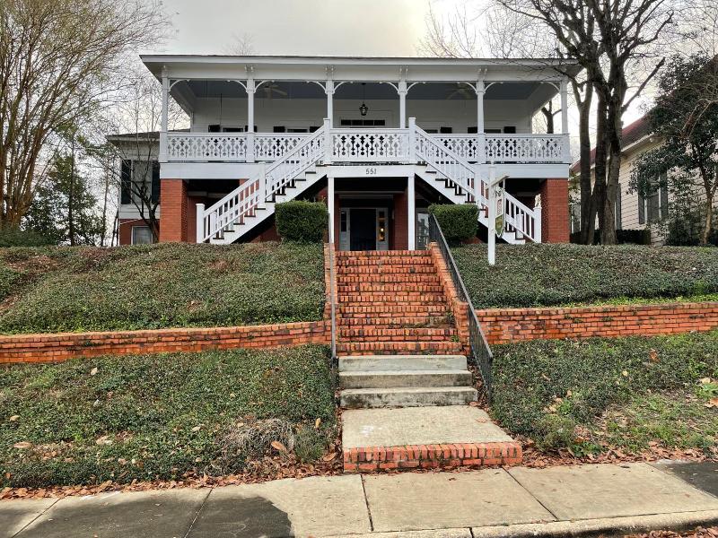 Red Bluff Cottage Bed & Breakfast