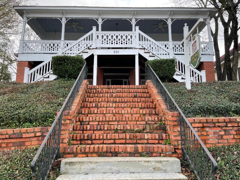 Red Bluff Cottage Bed & Breakfast
