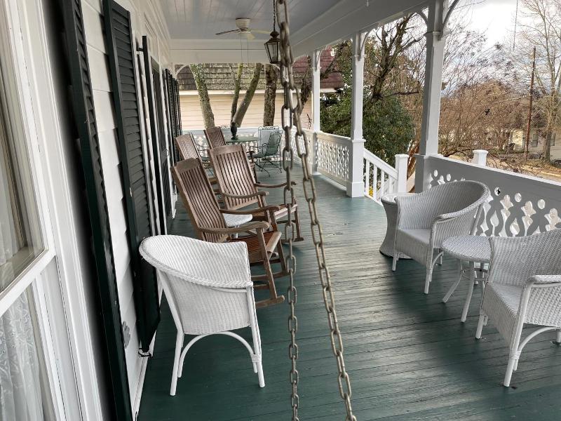 Red Bluff Cottage Bed & Breakfast
