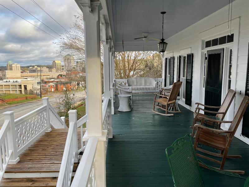 Red Bluff Cottage Bed & Breakfast