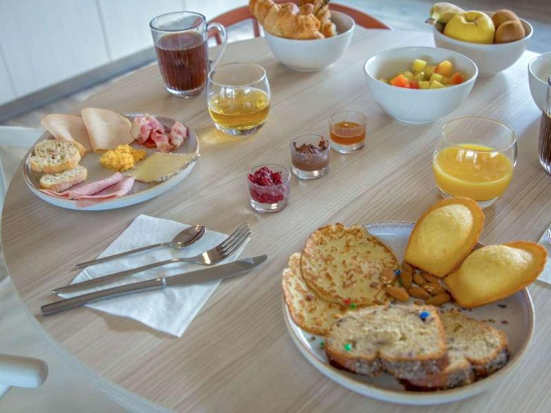 ibis Styles Aubagne Gemeno image
