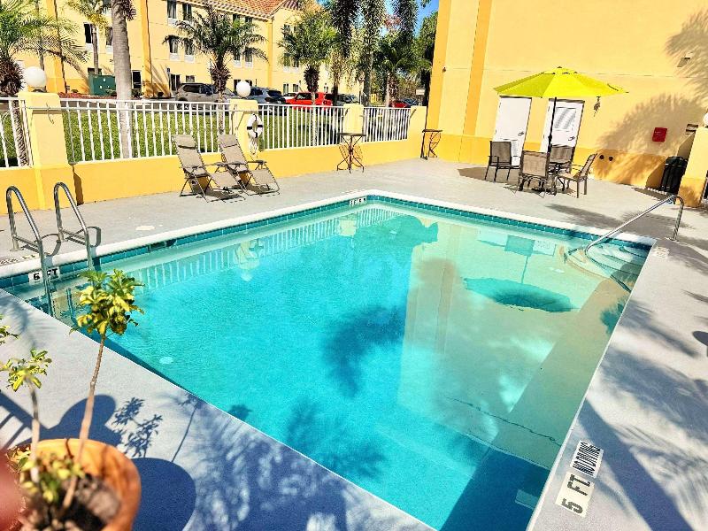 La Quinta Inn Orlando - Universal Studios image