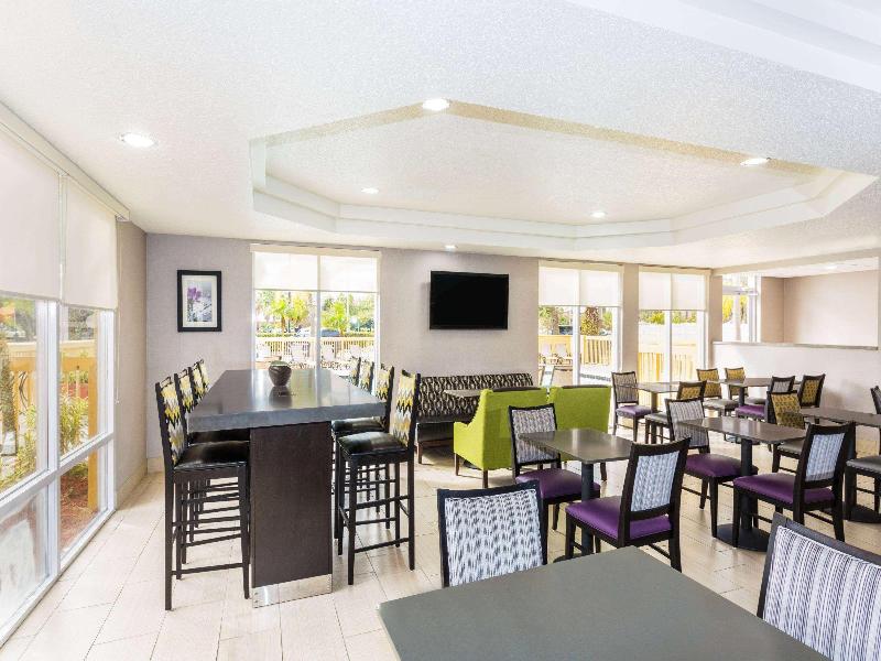 La Quinta Inn Orlando - Universal Studios image