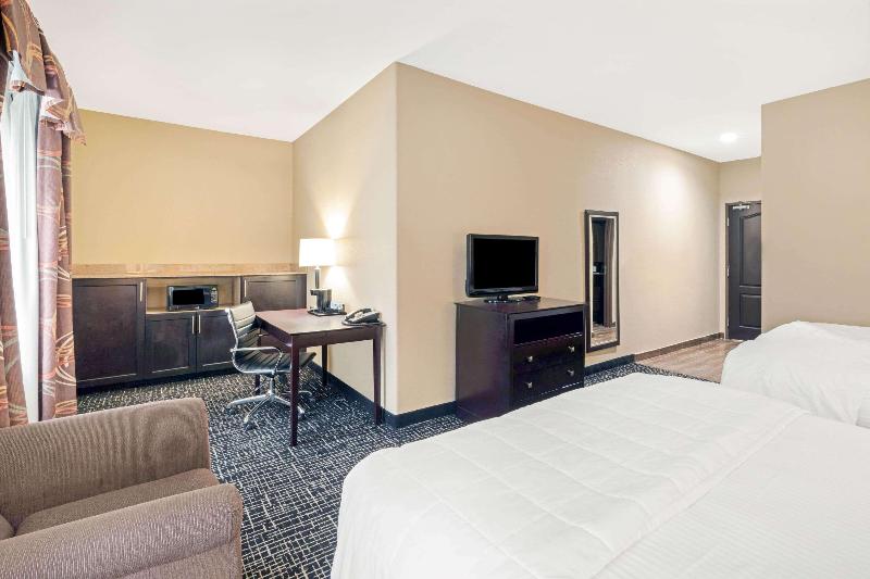 La Quinta Inn & Suites Mcalester image