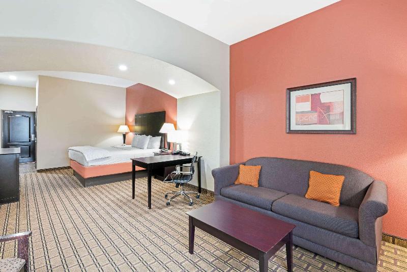 La Quinta Inn & Suites Mcalester image