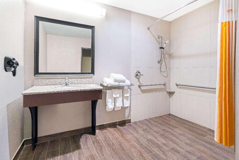 La Quinta Inn & Suites Mcalester image