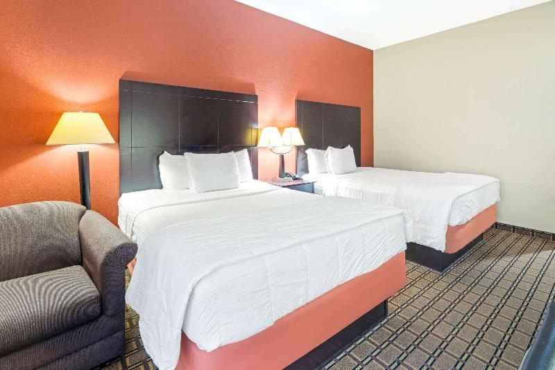 La Quinta Inn & Suites Mcalester image