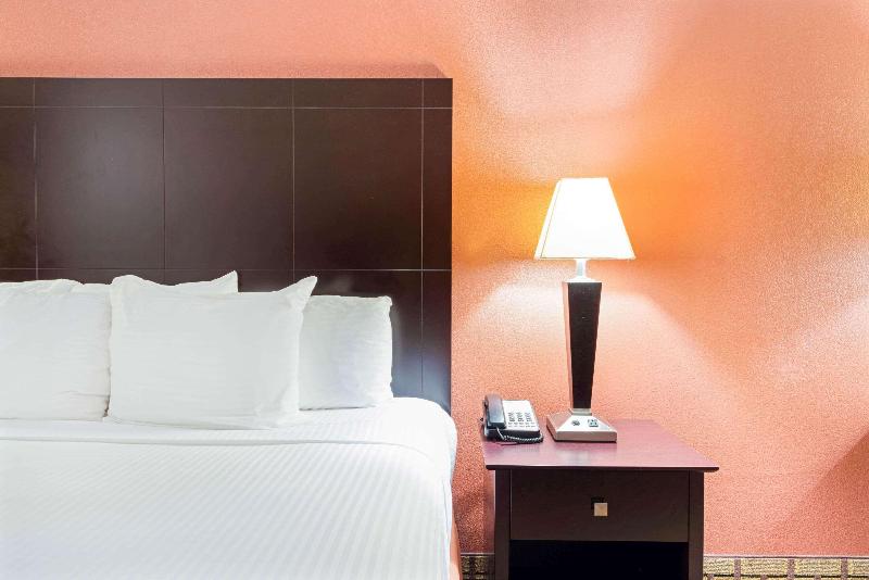 La Quinta Inn & Suites Mcalester image
