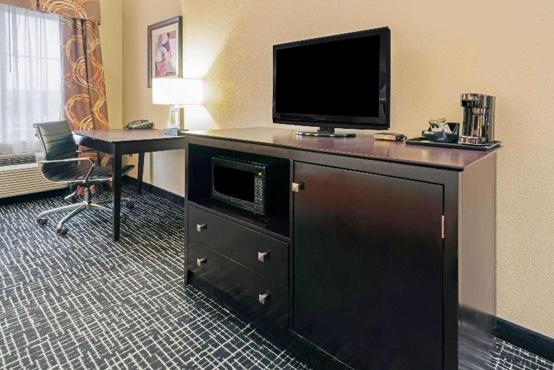 La Quinta Inn & Suites Mcalester image