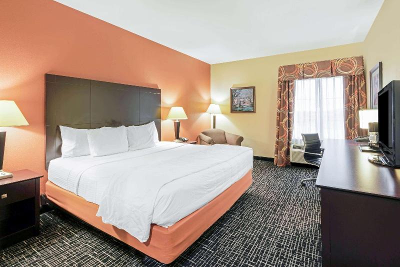 La Quinta Inn & Suites Mcalester image