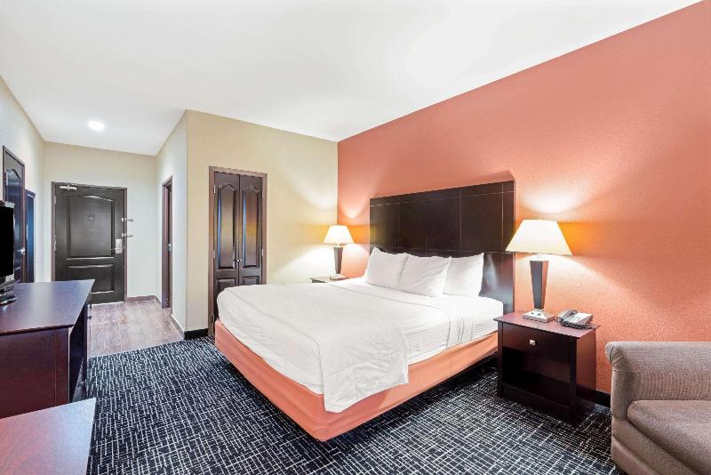 La Quinta Inn & Suites Mcalester image