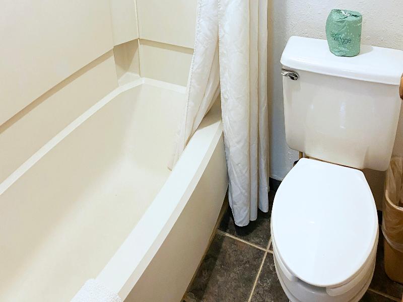 Oak Grove Inn image