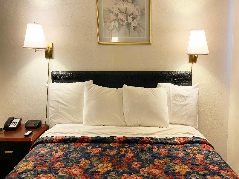 Oak Grove Inn image